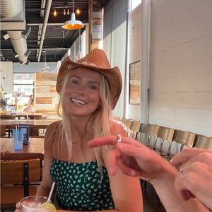 Meet your Posher, Brooke